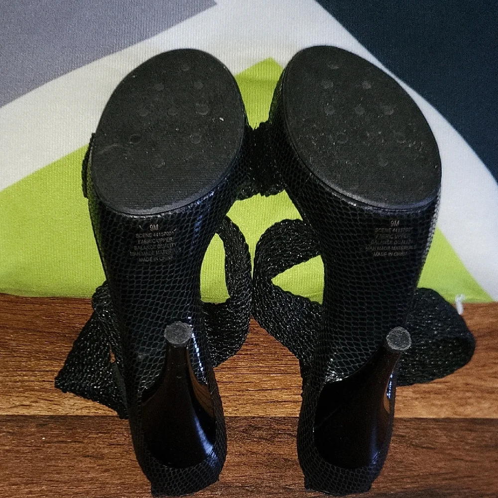 Carlos by Carlos Santana Black Heels with Elegant Design - Picture 8 of 10